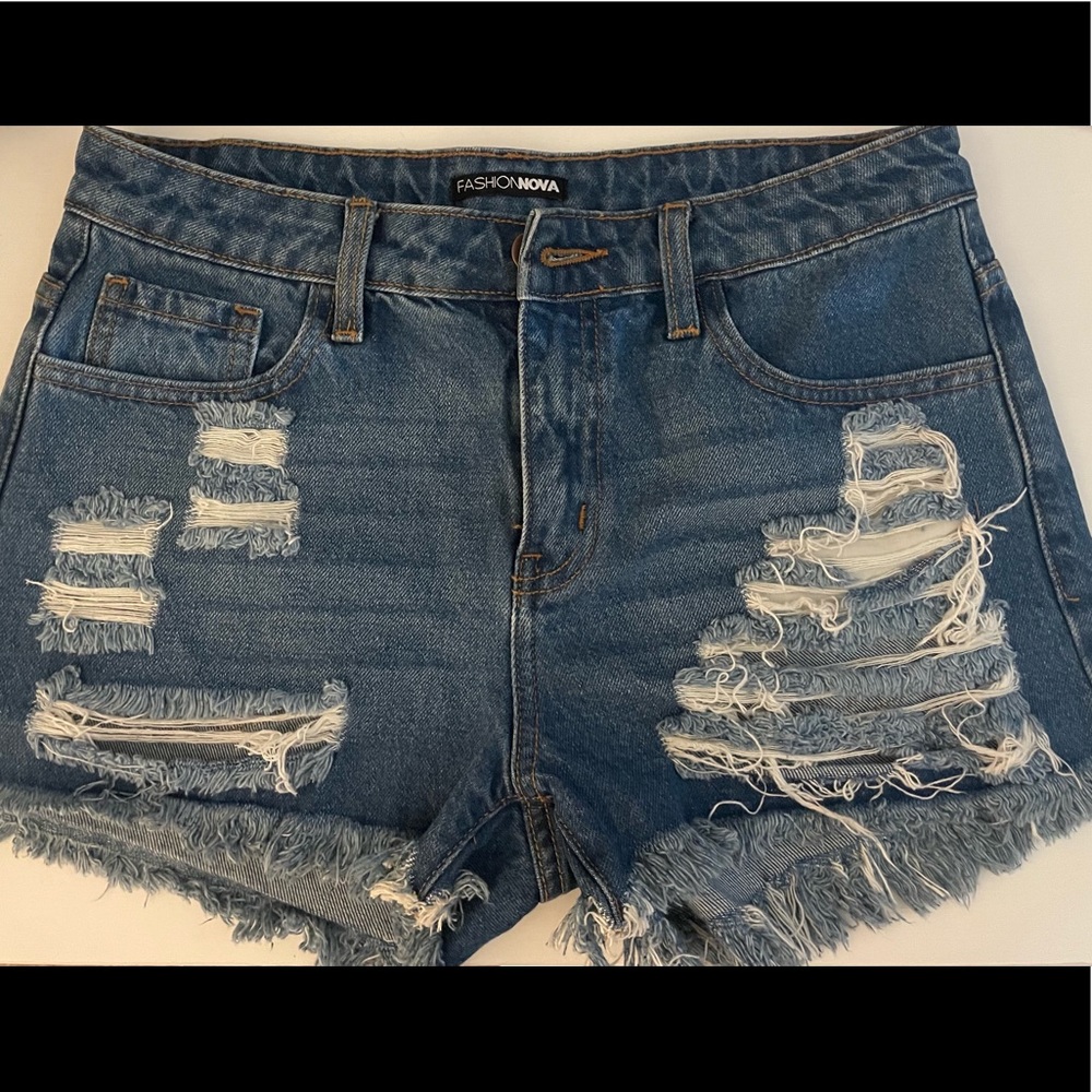 Jean shorts medium wash distressed from Fashion Nova. Brand new never worn.